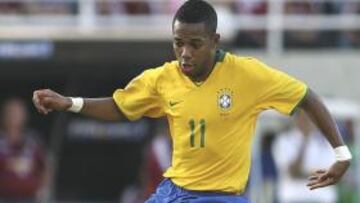 <b>ARREMETE CONTRA EL MADRID.</b> El actual jugador del Manchester City Robinho acusa su ex equipo, el Real Madrid, de tratarle como una mercancía.