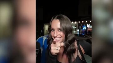 Es viral: ¡una chica en plena calle muestra los mensajes que le escribió Neymar!