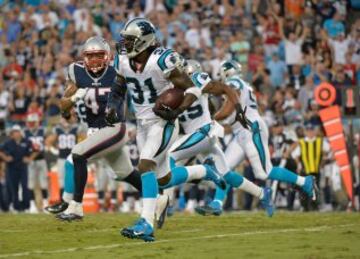 New England se impusieron a Carolina en un partido en el que Tom Brady se recompuso de dos tempraneras intercepciones (en la foto una de ellas, del fichaje de los Panthers Charles Tillman) para acabar liderando un drive de 80 yardas que acab¨® en un pase de touchdown al tight end Scott Chandler. Gronkowski, LaFell y Edelman no disputaron ni un solo minuto para los Pats. Los Panthers solo fueron capaces de anotar dos field goals bajo la batuta de Cam Newton.