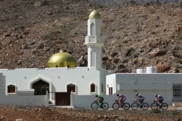El ciclista suizo Fabian Cancellara del equipo Trek Facoty ganó la segunda etapa del Tour de Omán disputada entre Al Hazm Castle y Al Bustan, de 195,5 kilómetros.