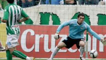 <b>SENTENCIA. </b>Juli aprovechó un pase de Jorge Molina para batir a Goitia (0-2) de tiro cruzado.