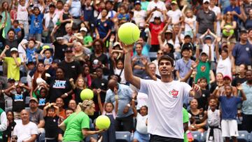 Carlos Alcaraz en el evento Arthur Ashe Kids' Day en el USTA Billie Jean King National Tennis Center.