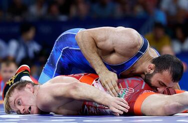 Uno de los deportes olímpicos con más tradición y arraigo es la lucha grecorroamana, que tiene al cubano Mijaín López como gran exponente, pero también hay una larga lista de participantes en París como el húngaro Zoltan
Levai, que dejó sin respuesta al turco Burhan Akbudak en octavos de final... y luego se despidió en cuartos.