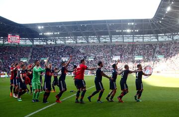 Los jugadores celebran la sexta Bundesliga consecutiva. 