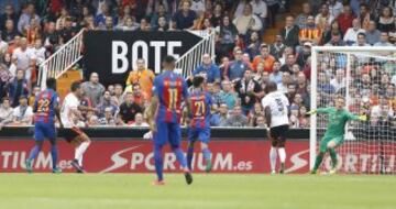 Rodrigo adelantó al Valencia. 2-1.