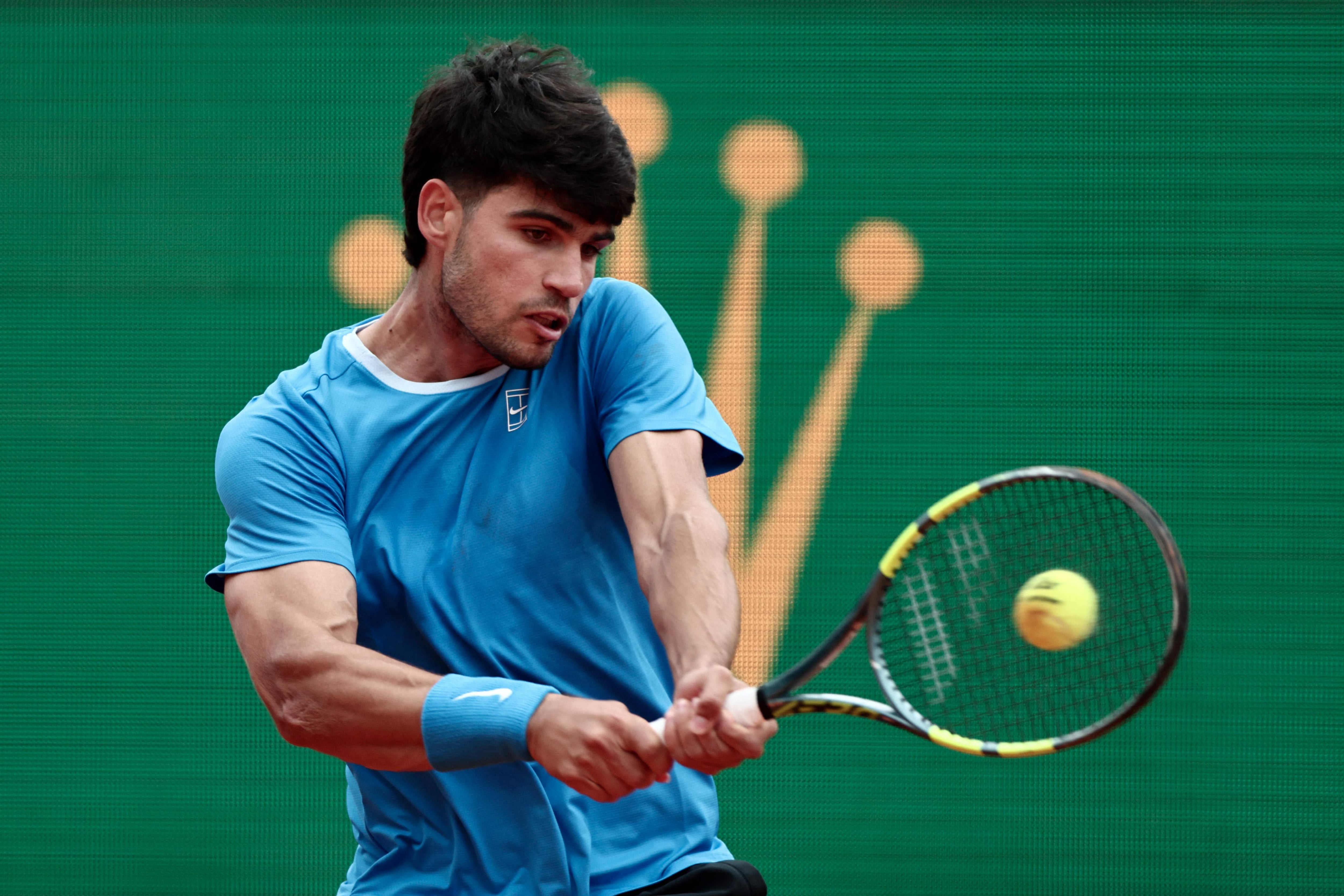 Carlos Alcaraz aguanta el pulso por el uno con su victoria 300