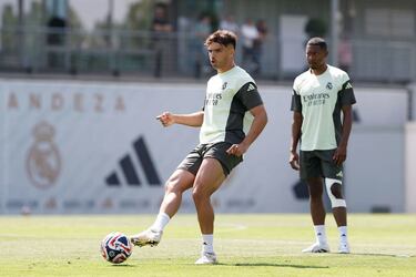 Raúl Asencio durante el entrenamiento de esta mañana. 