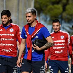 Tuvo que salir de Colo Colo y hoy irrumpe en la Roja: el debut más inesperado
