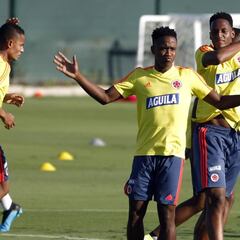 Luis Sinisterra: "Queiroz me habla y me corrige mucho"