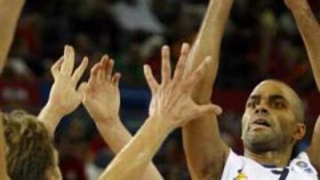 <b>LÍDER Y TRIUNFADOR</b>. El francés anotó menos puentos que Nowizki, pero supo guiar a su equipo a la victoria.