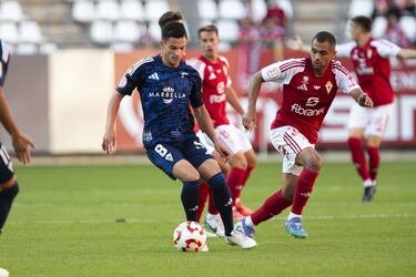 El Marbella resiste y el Murcia salva el liderato