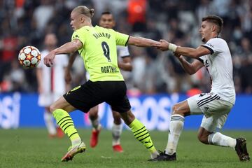 Erling Haaland of Borussia Dortmund is challenged by Francisco Montero of Besiktas during the UEFA Champions League group C match between Besiktas and Borussia Dortmund at Vodafone Park on September 15, 2021 in Istanbul, Turkey.