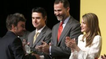 Los Príncipes de Asturias entregan el reconocimiento a Fernando Alonso