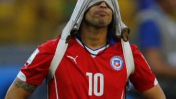 Jorge Valdivia se lamenta tras la eliminación ante Brasil en el Mundial.