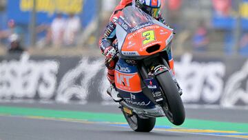 MT Helmets - MSI's Spanish rider Sergio Garcia competes during the French Moto2 Grand Prix race at the Bugatti circuit in Le Mans, northwestern France, on May 12, 2024. (Photo by LOU BENOIST / AFP)