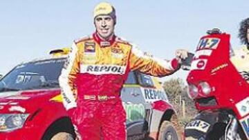 <b>EN FAMILIA. </b>Nani Roma, en su Mitsubishi, y Rosa Romero, sobre su Yamaha, harán juntos el Dakar. Los hijos verán a sus padres por la tele.