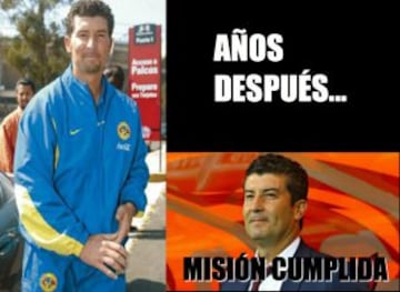 José Manuel de la Torre inicio su camino como director técnico en el máximo rival de Chivas, el América, donde fue auxiliar de entrenadores como Manuel Lapuente y Mario Carrillo.
