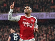 Arsenal's Brazilian striker #09 Gabriel Jesus celebrates after scoring the team's fourth goal during the English FA Cup fourth round football match between Arsenal and Wigan Athletic at the Emirates Stadium in London on February 15, 2026. (Photo by Glyn KIRK / AFP) / RESTRICTED TO EDITORIAL USE. No use with unauthorized audio, video, data, fixture lists, club/league logos or 'live' services. Online in-match use limited to 120 images. An additional 40 images may be used in extra time. No video emulation. Social media in-match use limited to 120 images. An additional 40 images may be used in extra time. No use in betting publications, games or single club/league/player publications. /