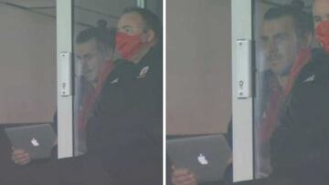 Bale, pillado ojeando un pórtatil durante el Gales- EE.UU