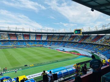 Los hinchas de la Selección Colombia acompañan al equipo en su partido ante Ecuador por las Eliminatorias Sudamericanas en el Metropolitano.