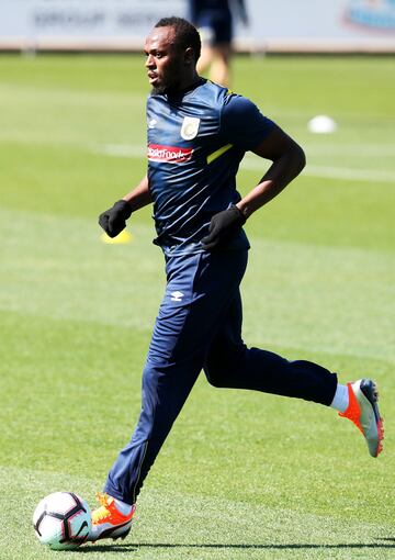 El primer entrenamiento de Bolt con los Central Coast Mariners