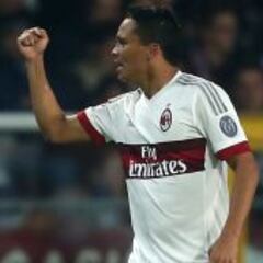 Carlos Bacca sufre una distensión muscular y es duda en el Milan