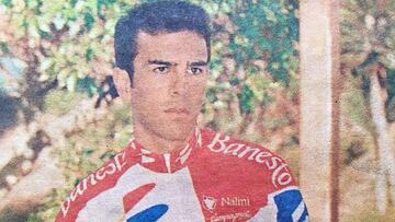 Antonio Mart&iacute;n Velasco posa con el maillot del Banesto.