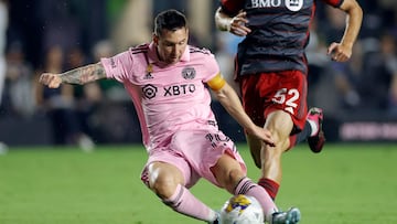 FORT LAUDERDALE, FLORIDA - SEPTEMBER 20: Lionel Messi #10 of Inter Miami takes a shot during the first half during a match between Toronto FC and Inter Miami CF at DRV PNK Stadium on September 20, 2023 in Fort Lauderdale, Florida. Carmen Mandato/Getty Images/AFP (Photo by Carmen Mandato / GETTY IMAGES NORTH AMERICA / Getty Images via AFP)