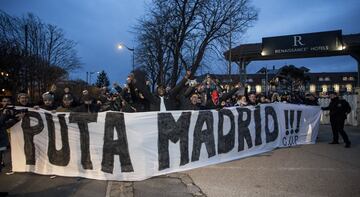 Ofensiva conjura de los ultras del PSG en el recibimiento a su equipo