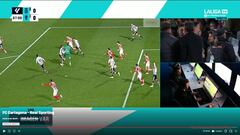 La polémica que ha incendiado Gijón: pitan penalti por una falta del atacante