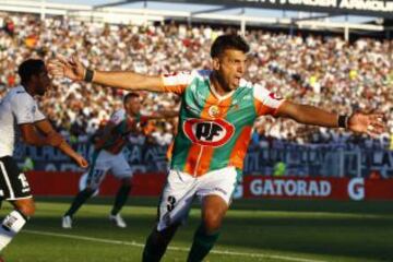 Federico Martorell celebra tras anotar el empate de Cobresal