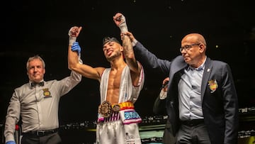 Brian Peláez con el cinturón de Campeón de España.