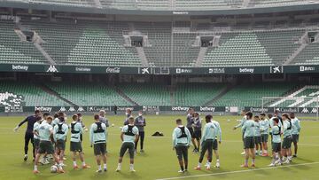 Pellegrini, con sus jugadores.