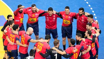 IHF Handball World Championship - Preliminary Round - Iran v Spain - Tauron Arena, Krakow, Poland - January 16, 2023 Spain players celebrate after the match REUTERS/Tomasz Markowski