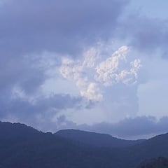 Una nube de azufre del volcán de San Vicente se acerca a España