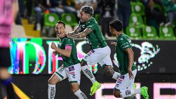 Andres Guardado celebrate this goal 4-0 of Leon during the 14th round match between Leon and Queretaro as part of the Liga BBVA MX, Torneo Apertura 2024 at Nou Camp Stadium on October 26, 2024 in Leon, Guanajuato, Mexico.