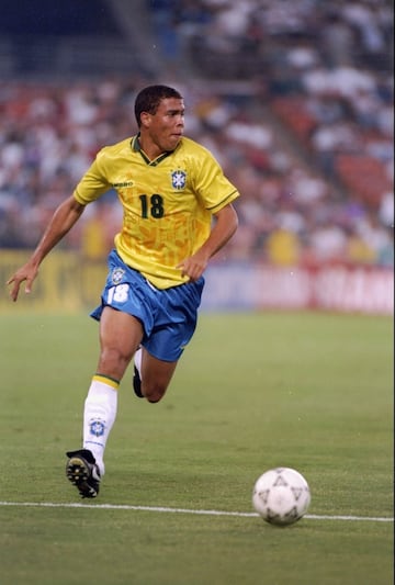 Fue internacional con la selección de fútbol de Brasil en 98 ocasiones, marcando un total de 62 goles, hito solo superado por Pelé.