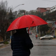 Lluvia en Santiago hoy: a qué hora parte, en qué comunas caería y cómo es el sistema frontal