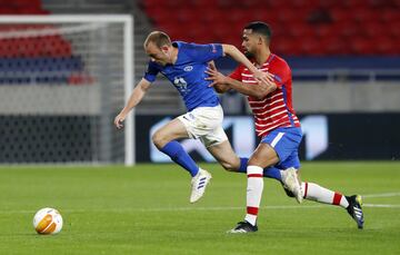 Fredrik Aursnes con Yangel Herrera.