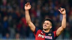 Giovanni Simeone celebra un gol con el Genoa.