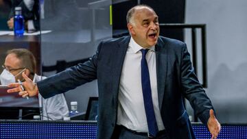GRAF3974. MADRID, 13/04/2021.- El entrenador del Real Madrid Pablo Laso durante el encuentro entre el Real Madrid y el Lenovo Tenerife correspondiente a la trigesimoprimera jornada de la Liga Endesa disputado en el Wizink Center en Madrid, este martes. EFE/ Juanjo Martin