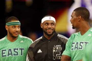 Carmelo, LeBron y Bosh, antes del partido.