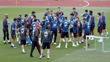 29/05/18 ENTRENAMIENTO SELECCION ESPA&Ntilde;OLA ESPA&Ntilde;A 
 GRUPO 
 INIESTA 