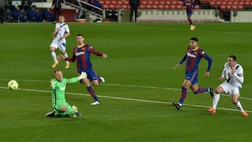 Eibar&#039;s Spanish forward Kike Garcia (R) scores a goal past Barcelona&#039;s German goalkeeper Marc-Andre ter Stegen during the Spanish League football match between Barcelona and Eibar at the Camp Nou stadium in Barcelona on December 29, 2020. (Photo