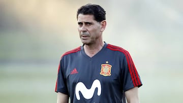 Fernando Hierro durante su primer entrenamiento como seleccionador de la selecci&oacute;n espa&ntilde;ola en la v&iacute;spera del arranque del Mundial de Rusia 2018, el 13 de junio.