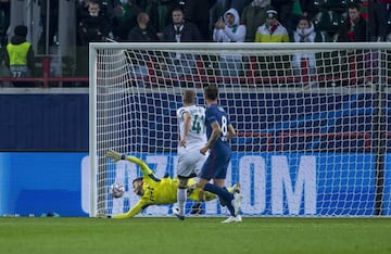 Giménez ha adelantado al Atlético con un gran testarazo a pase de Herrera. Se la pidió, le vio, se la dio y la mandó para dentro