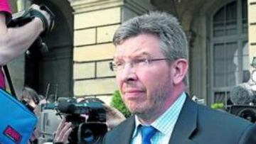 <b>EN EL OJO DEL HURACÁN. </b>Ross Brawn fue el centro de todo que ocurrió ayer en la sede de la FIA.