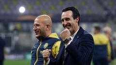 Villarreal&#039;s Spanish coach Unai Emery (R) gestures after his team won the UEFA Europa League final football match between Villarreal CF and Manchester United at the Gdansk Stadium in Gdansk on May 26, 2021. (Photo by KACPER PEMPEL / POOL / AFP)