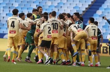 Los jugadores del Espanyol celebrando el ascenso matem¨¢tico a primera divisi¨®n