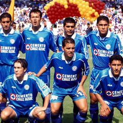 Leyendas se unen para felicitar a Cruz Azul en su 93 aniversario